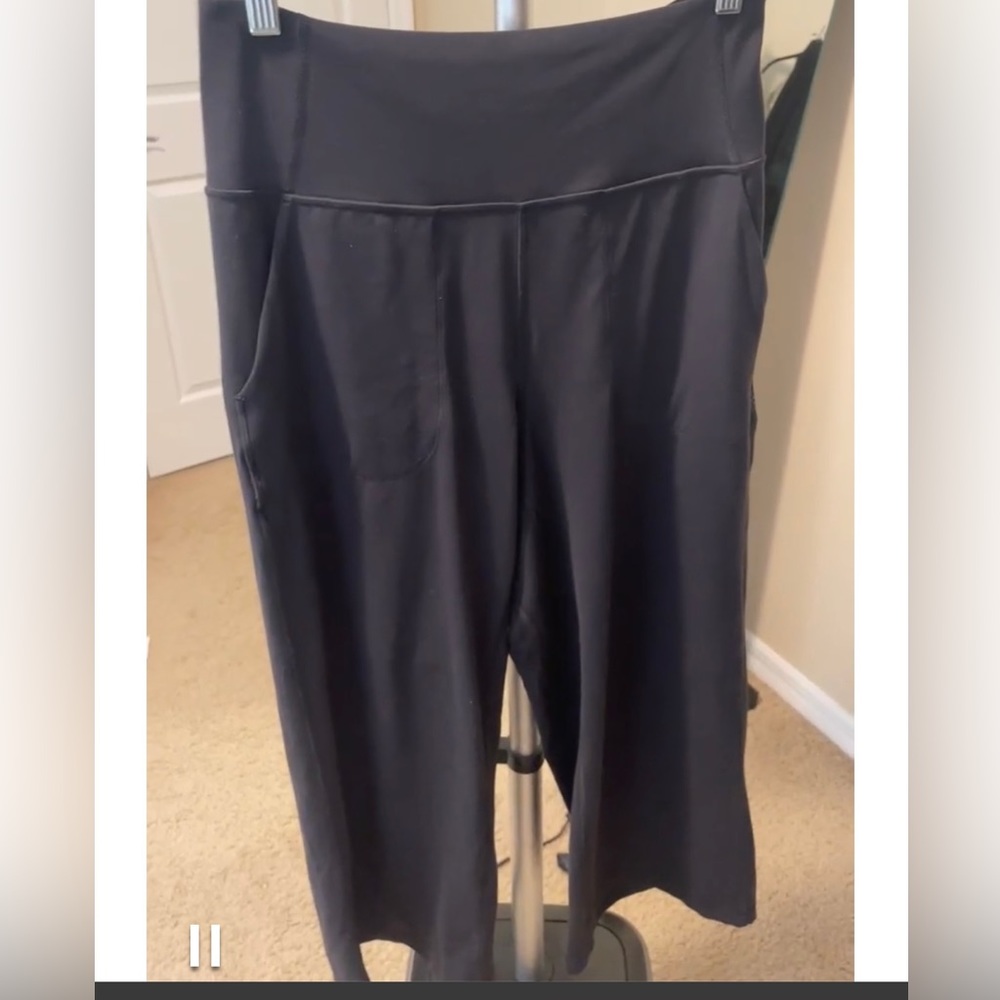 Lululemon straight leg crop wide waistband size 8 EUC - Picture 16 of 16